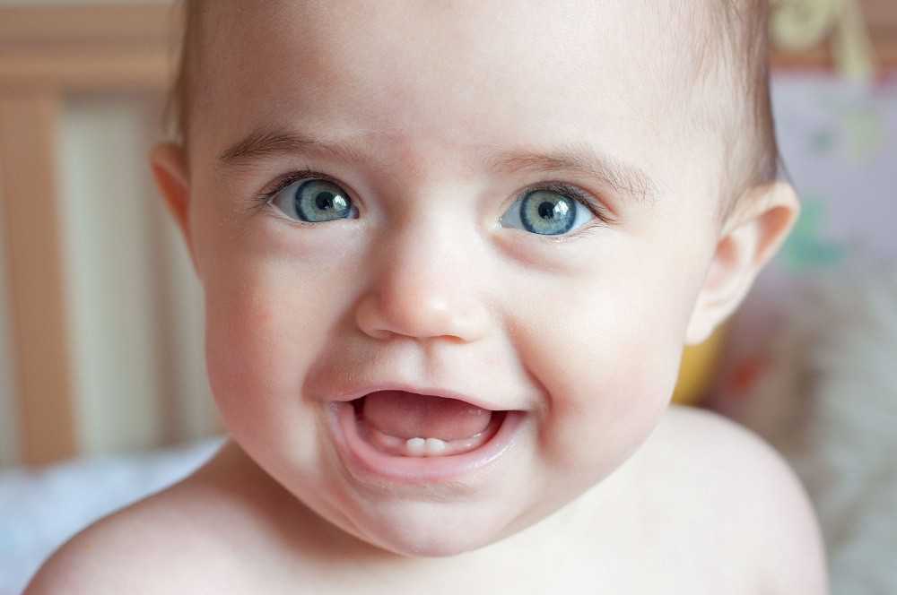 Прорезывание зубов у детей должно протекать без каких-либо осложнений