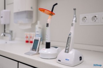 Стоматологическая клиника АКАДЕМИЯ УЛЫБОК (БРАТЬЯ УЛЫБАЙТЕ) на Ленина