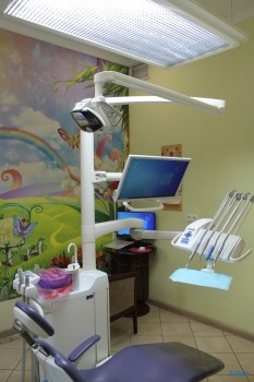 Сеть стоматологических клиник ПЕРВАЯ СЕМЕЙНАЯ СТОМАТОЛОГИЯ ПЕТЕРБУРГА м. Пионерская