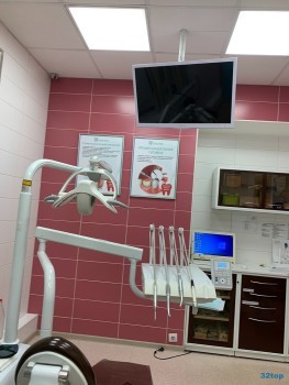 Сеть стоматологических клиник ФАКТОР УЛЫБКИ на Коломяжском