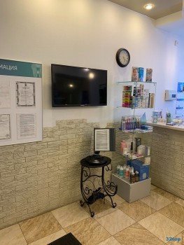 Сеть стоматологических клиник ФАКТОР УЛЫБКИ на Коломяжском