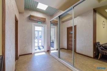 Сеть стоматологических клиник ФАКТОР УЛЫБКИ на Пятилеток