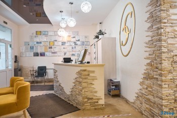 Сеть стоматологических клиник СЕМЕЙНАЯ СТОМАТОЛОГИЯ НА КОМЕНДАНТСКОЙ, 8 м. Комендантский проспект