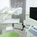 Центр имплантации и стоматологии ИНТАН НА КОМЕНДАНТСКОМ 42 м. Комендантский проспект