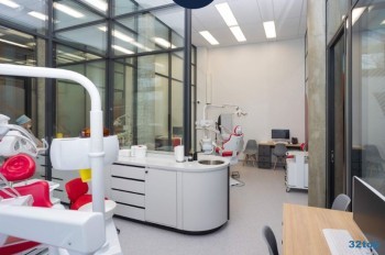 Стоматология ЛИНИИ БЕЛОГО м. Проспект Космонавтов