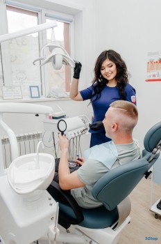 Сеть клиник стоматологии ЛАУРА на Зорге, 275