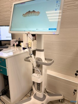 Сеть клиник стоматологии ЛАУРА на Зорге, 275