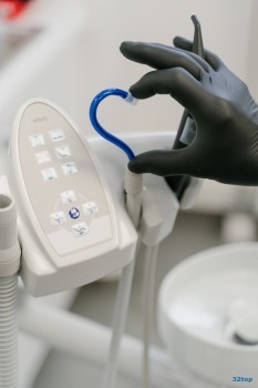 ЦЕНТР СТОМАТОЛОГИИ БЕЛОЙ АПТЕКИ м. Красный проспект