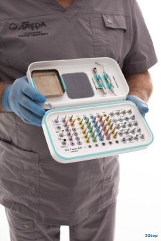 Сеть клиник стоматологии ЛАУРА на Зорге, 275