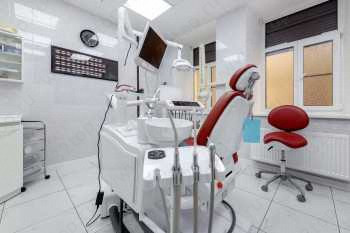 Стоматологический центр УЛЫБАТЬСЯ МОДНО! м. Петроградская