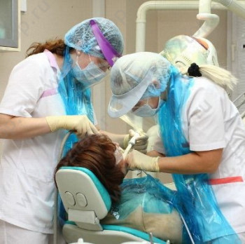 Стоматологическая клиника ЮНИДЕНТ на ул. 8 Марта