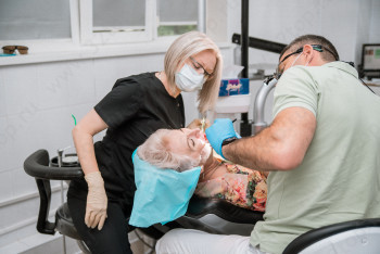 Стоматологическая клиника ЗУБР