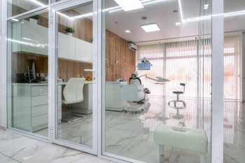 Сеть стоматологий ЛУЧШИЙ на Брянском фронте