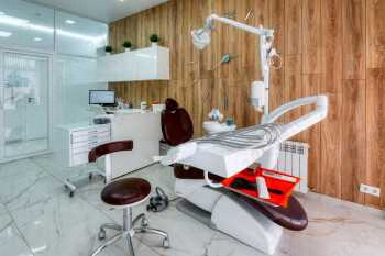 Сеть стоматологий ЛУЧШИЙ на Брянском фронте