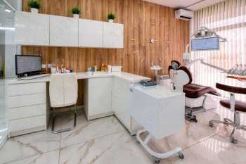 Сеть стоматологий ЛУЧШИЙ на Брянском фронте