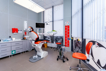 Сеть частных клиник СТОМОПОЛИС (ранее Народная стоматология) на Московской