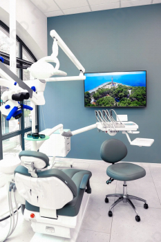 Стоматологическая клиника IMPLANT CLINIC (ИМПЛАНТ КЛИНИК) на Яна Полуяна