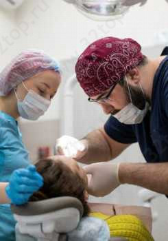 Стоматологическая клиника HI-TECH CLINIC (ХАЙТЕК КЛИНИК)