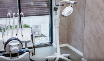 ЦЕНТР СОВРЕМЕННОЙ СТОМАТОЛОГИИ ДОКТОРА ЛОНШАКОВА на 50 Лет Октября