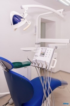 Стоматологический центр AZUR DENT (АЗУР ДЕНТ) на Адоратского