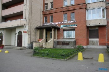 Сеть стоматологических клиник ФАКТОР УЛЫБКИ на Коломяжском