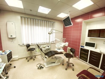 Сеть стоматологических клиник ФАКТОР УЛЫБКИ на Коломяжском