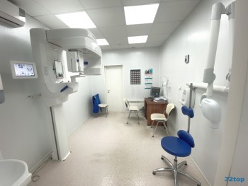 Сеть стоматологических клиник ФАКТОР УЛЫБКИ на Коломяжском