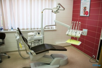 Сеть стоматологических клиник ФАКТОР УЛЫБКИ на Коломяжском