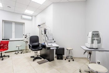 Офтальмологическая клиника ОПТИК-ЦЕНТР на Братьев Кашириных