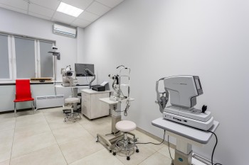 Офтальмологическая клиника ОПТИК-ЦЕНТР на Братьев Кашириных