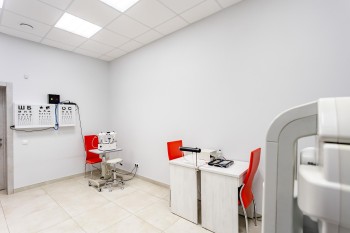 Офтальмологическая клиника ОПТИК-ЦЕНТР на Братьев Кашириных